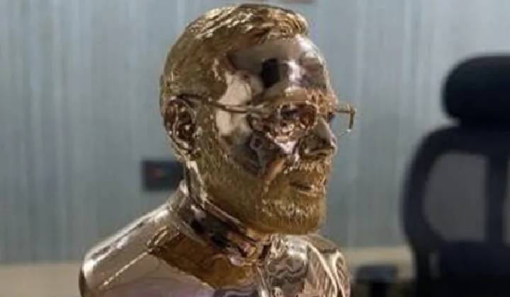 PM Narendra Modi: మోదీ బంగారు విగ్రహం.. అభిమానం చాటుకున్న వ్యక్తి..