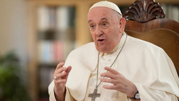 Pope Francis: స్వలింగ సంపర్కం నేరం కాదు..  పోప్ ఫ్రాన్సిస్ సంచలన వ్యాఖ్యలు