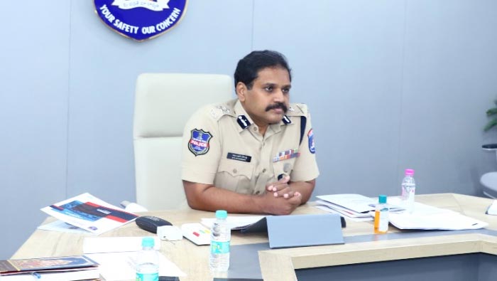 Stephen Raveendra : ధైర్యంగా ఊరెళ్ళండి.. ఆనందంగా పండుగ జరుపుకోండి