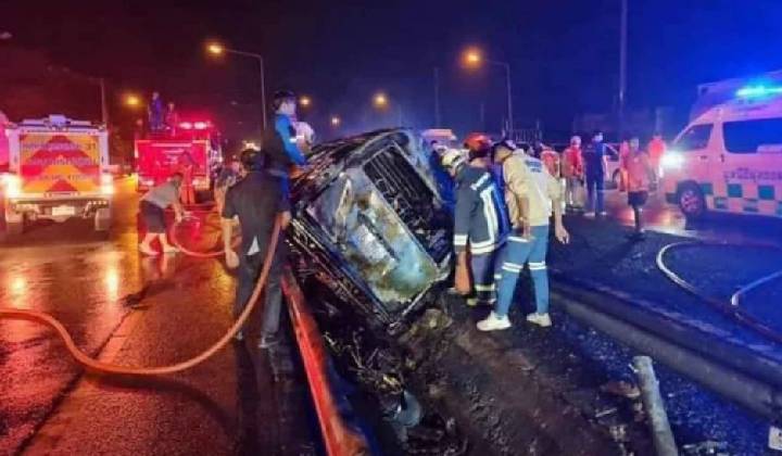 Thailand: థాయ్‌లాండ్ లో రోడ్డు ప్రమాదం.. ఇద్దరు పిల్లలతో సహా 11 మంది సజీవదహనం