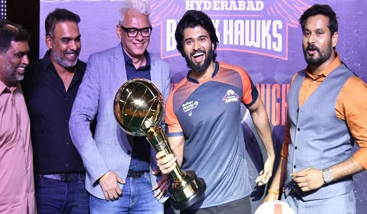 Rowdy Hero: “హైదరాబాద్‌ బ్లాక్‌ హాక్స్‌” వాలీబాల్ టీమ్ కో-ఓనర్ ‘ది విజయ్ దేవరకొండ’