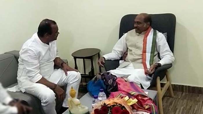 Komatireddy Venkatareddy: ఠాక్రే తో కోమటిరెడ్డి భేటీ.. వ్యాఖ్యలపై చర్చ