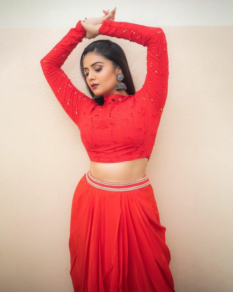 Sreemukhi (15)