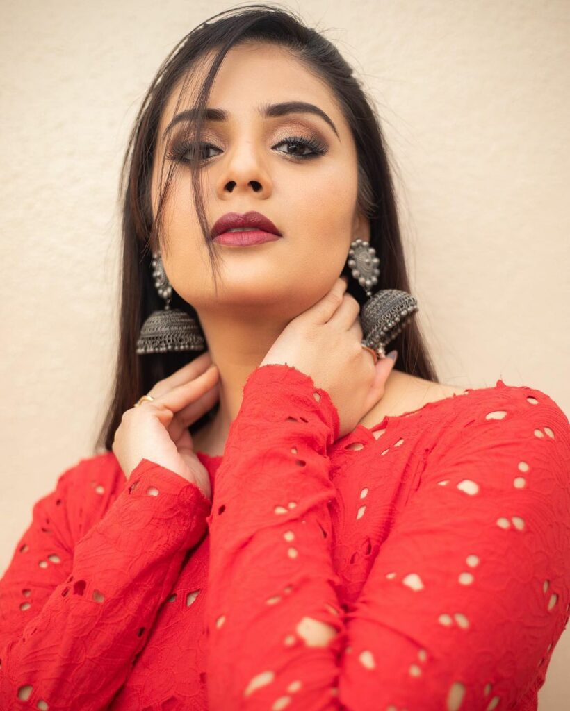 Sreemukhi (17)