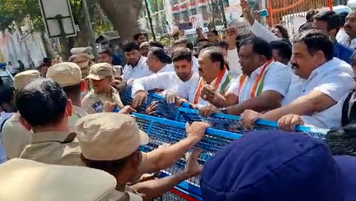 Tension at Gandhi Bhavan: గాంధీభవన్‌ వద్ద ఉద్రికత.. షబ్బీర్ అలీ, మల్లు రవి అరెస్ట్