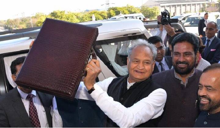 Ashok Gehlot: అసెంబ్లీలో గతేడాది బడ్జెట్ ప్రసంగాన్ని చదివిన ముఖ్యమంత్రి..