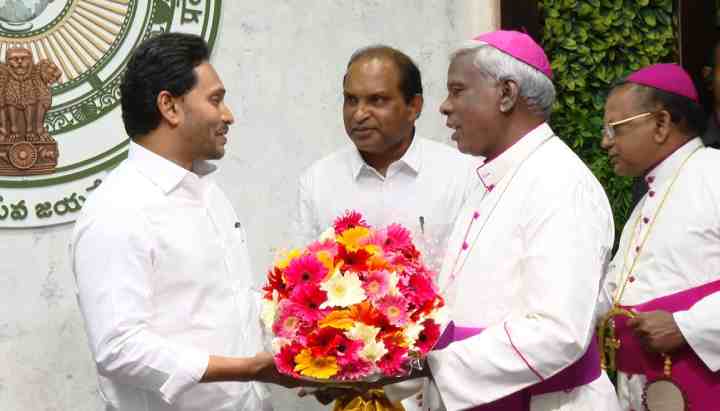 Cm Jagan Meets christian Community: క్రైస్తవ సంఘాల ప్రతినిధులతో జగన్ భేటీ