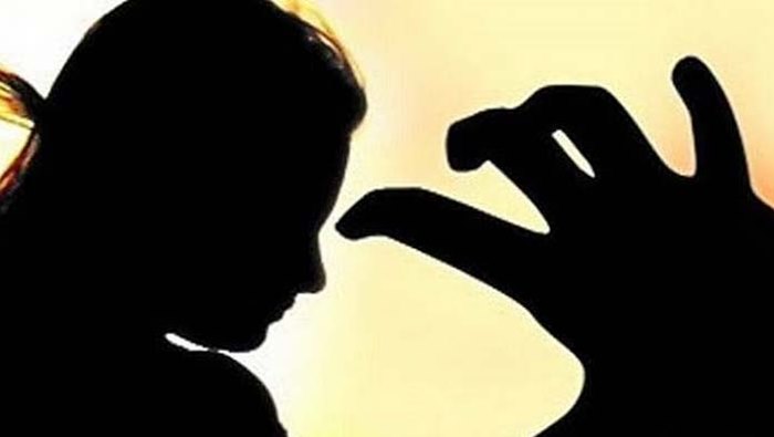 Crime News: కూతురి స్నేహితురాలిపై అత్యాచారయత్నం.. దేహశుద్ధి చేసిన గ్రామస్థులు