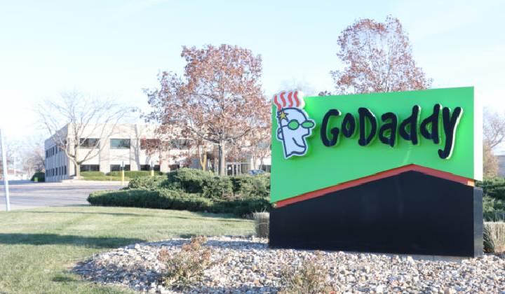 GoDaddy: షాక్ ఇచ్చిన గోడాడీ.. 8 శాతం ఉద్యోగుల తొలగింపు..