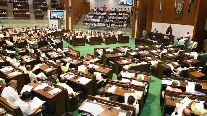 Gujarat Budget: గుజరాత్ బడ్జెట్ రూ.3.01 లక్షల కోట్లు.. ఆరోగ్య బీమా రెట్టింపు