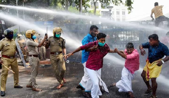 Kerala: పెట్రోల్, డిజిల్, మద్యంపై సెస్ విధించిన ఎల్డీఎఫ్ సర్కార్.. బడ్జెట్‌పై అట్టుడుకుతున్న కేరళ