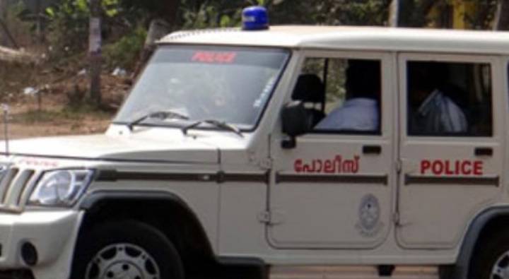 Man Bit SI’s Ear : స్టేషన్ కు తీసుకెళ్తుంటే ఎస్ఐ చెవి కొరికేశాడు