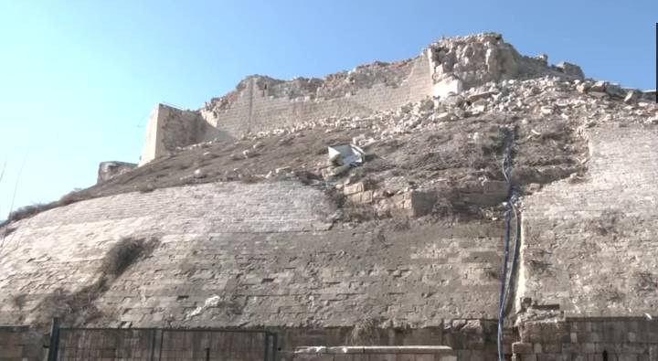 Turkey Earthquake: టర్కీలో వరుస భూకంపాలు.. 2వేల ఏళ్లనాటి కోట ధ్వంసం