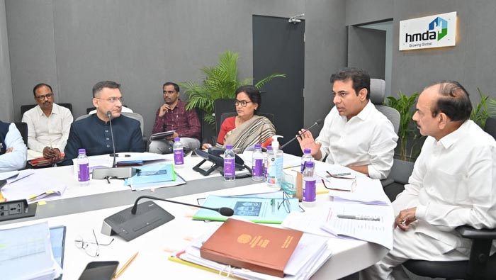 Minister KTR : పాతబస్తీ అభివృద్ధిపై మంత్రి కేటీఆర్‌ ఉన్నత స్థాయి సమీక్ష