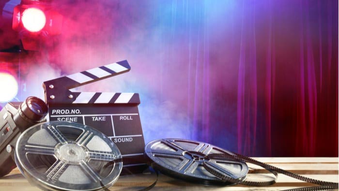 Cinema Fans : సినిమా పిచ్చోళ్ళు… అక్కడా… అంతేనా!?