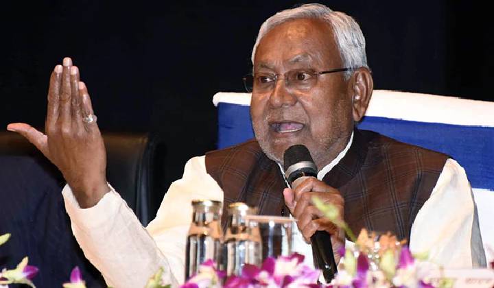 Nitish Kumar: ఇదేమైనా ఇంగ్లాండా..? మాతృభాషలో మాట్లాడండి..
