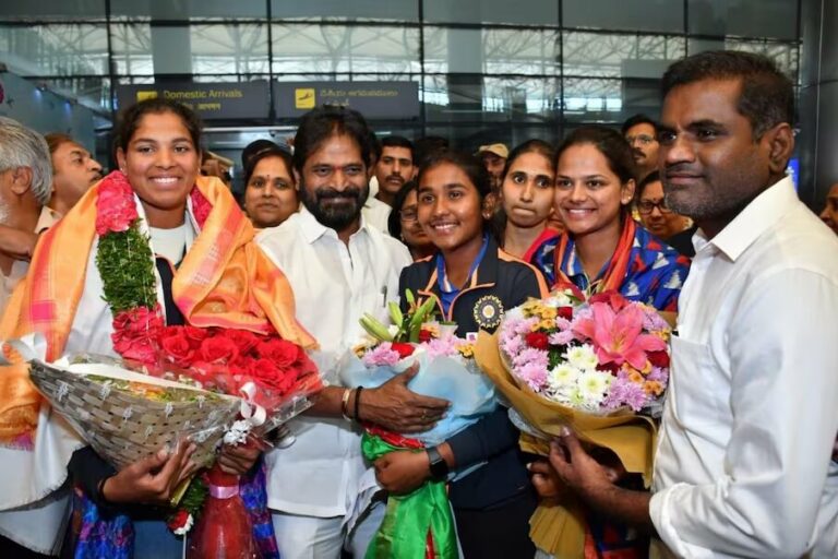 U19 Worldcup: హైదరాబాద్‌లో గొంగడి త్రిష, యశశ్రీకి ఘన స్వాగతం