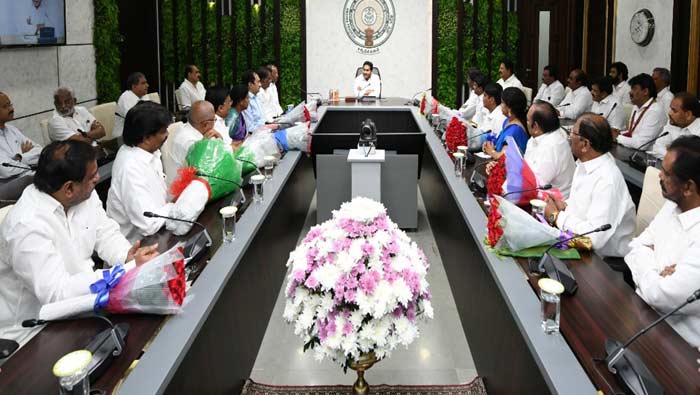 CM YS Jagan: ఎమ్మెల్సీ అభ్యర్థులతో సీఎం జగన్‌ భేటీ.. ఇంత గొప్ప మార్పు ఎప్పుడూ జరగలేదు..