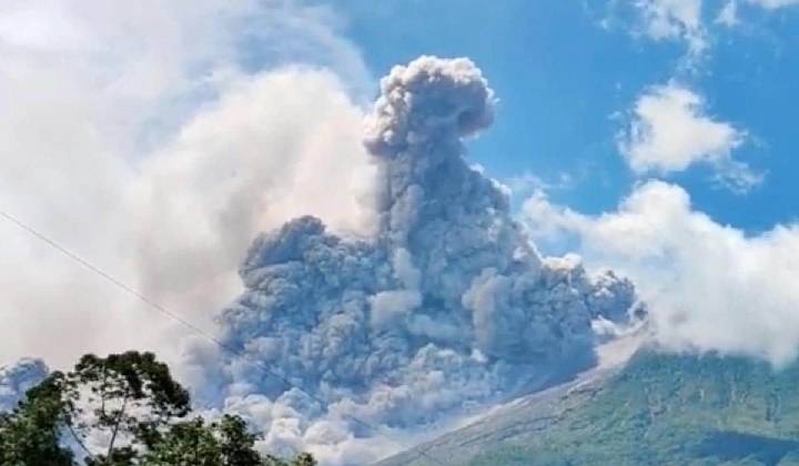 Indonesia's Merapi Volcano Erupts