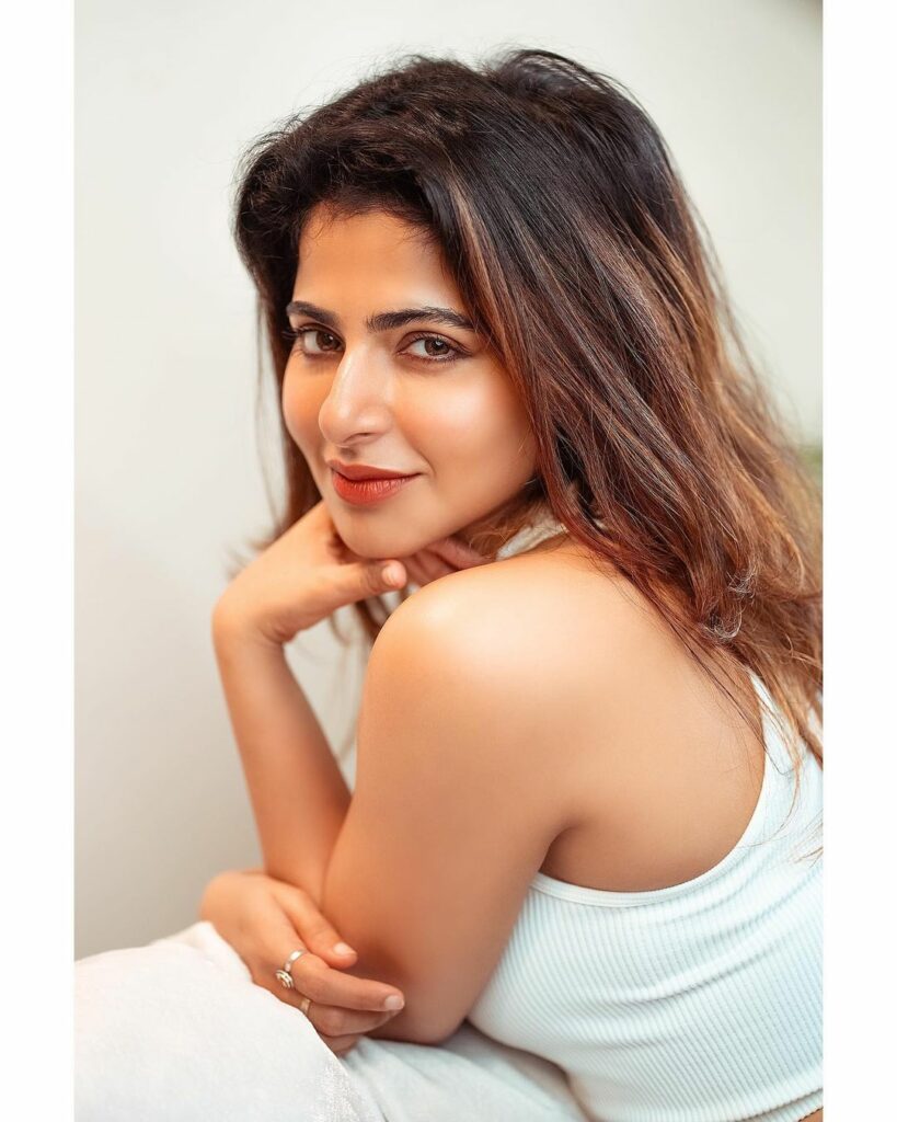 Iswarya Menon (3)