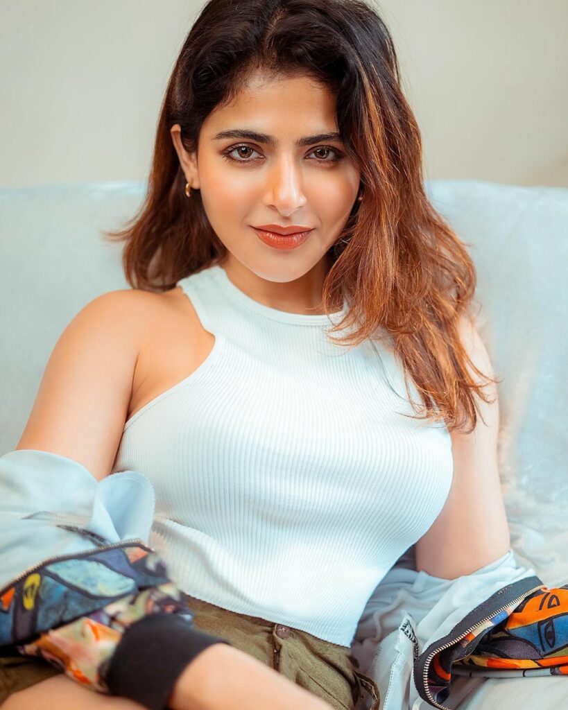 Iswarya Menon (5)