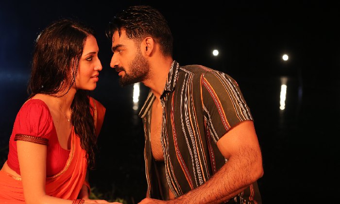 ‘Bedurulanka 2012’: వెన్నెల్లో ఆడపిల్లతో కార్తికేయ రొమాన్స్!