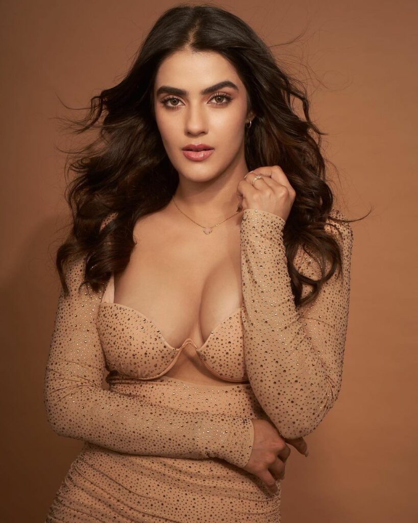 Kavya Thapar (4)