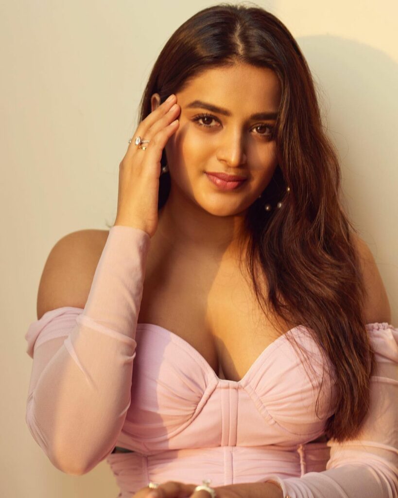 Nidhhi Agerwal (4)