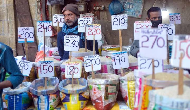 Pakistan Economic Crisis: లగ్జరీ కార్లను తిరిగి ఇచ్చేందుకు ససేమిరా అంటున్న పాక్ మంత్రులు..