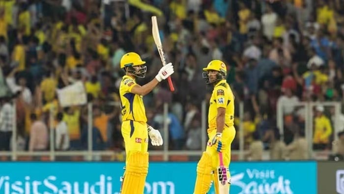 GT vs CSK : పది ఓవర్లు ముగిసే సరికి స్కోర్‌ ఇలా..