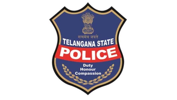 Drunken Police : మద్యం మత్తులో కానిస్టేబుల్‌ వీరంగం.. నడిరోడ్డుపై లారీలు ఆపి..