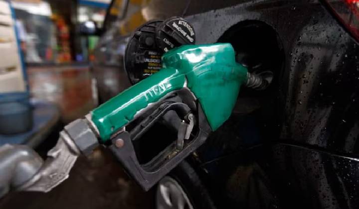 India Fuel Demand: 24 ఏళ్ల గరిష్టానికి ఇంధన డిమాండ్.. రష్యా చమురే కారణం..