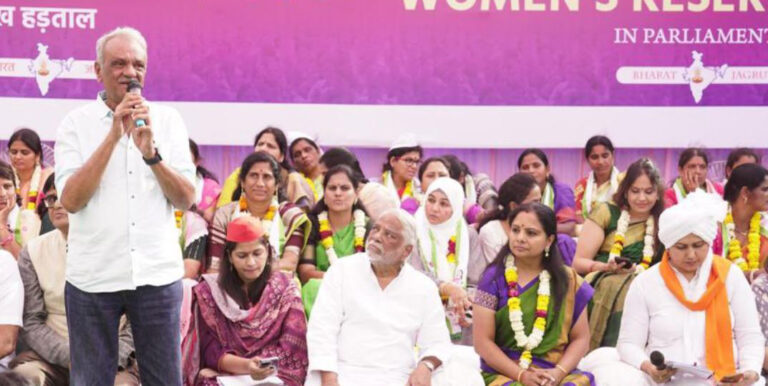 Kavitha: దీక్ష విరమించిన ఎమ్మెల్సీ  కవిత.. రిజర్వేషన్ బిల్లు కోసం పోరాటం