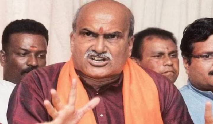 Karnataka: మోదీ పేరుతో ఓట్లు అడిగితే బీజేపీ నేతలను చెప్పుతో కొట్టండి.. హిందూసేన చీఫ్ కామెంట్స్