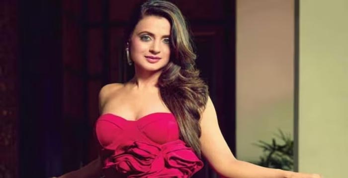 Ameesha Patel: బాలీవుడ్ నటికి షాక్.. పవన్ కల్యాణ్ హీరోయిన్ పై వారెంట్ జారీ
