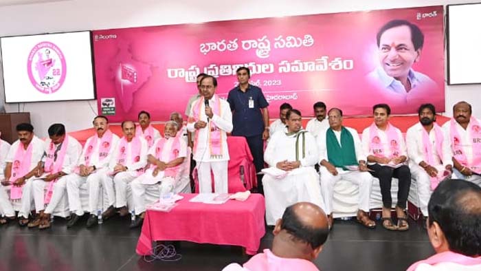 CM KCR: క్యాడర్ లో అసంతృప్తిని తగ్గించండి.. అవసరమైతే టీవీ ఛానల్ ను నడపండి