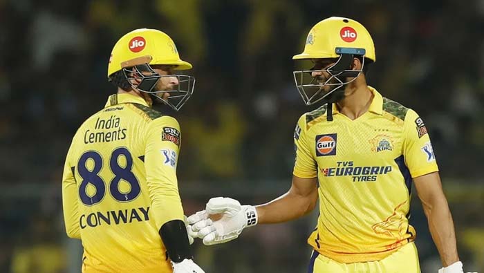 KKR vs CSK: కేకేఆర్ బౌలర్లపై సీఎస్కే దండయాత్ర.. 10 ఓవర్లలో స్కోరు ఇది