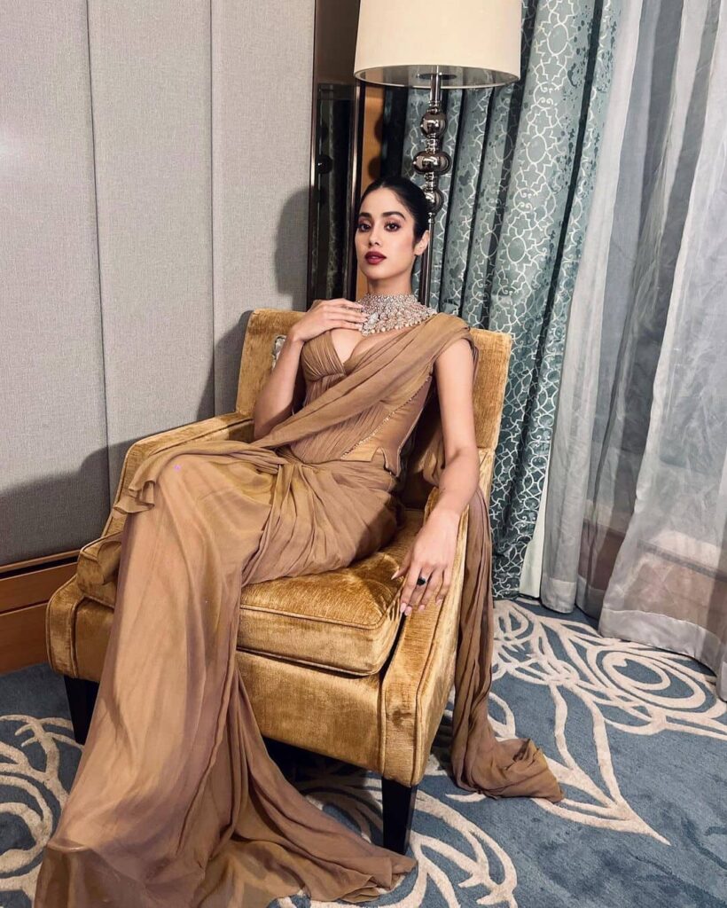 Janhvi Kapoor (2) Min