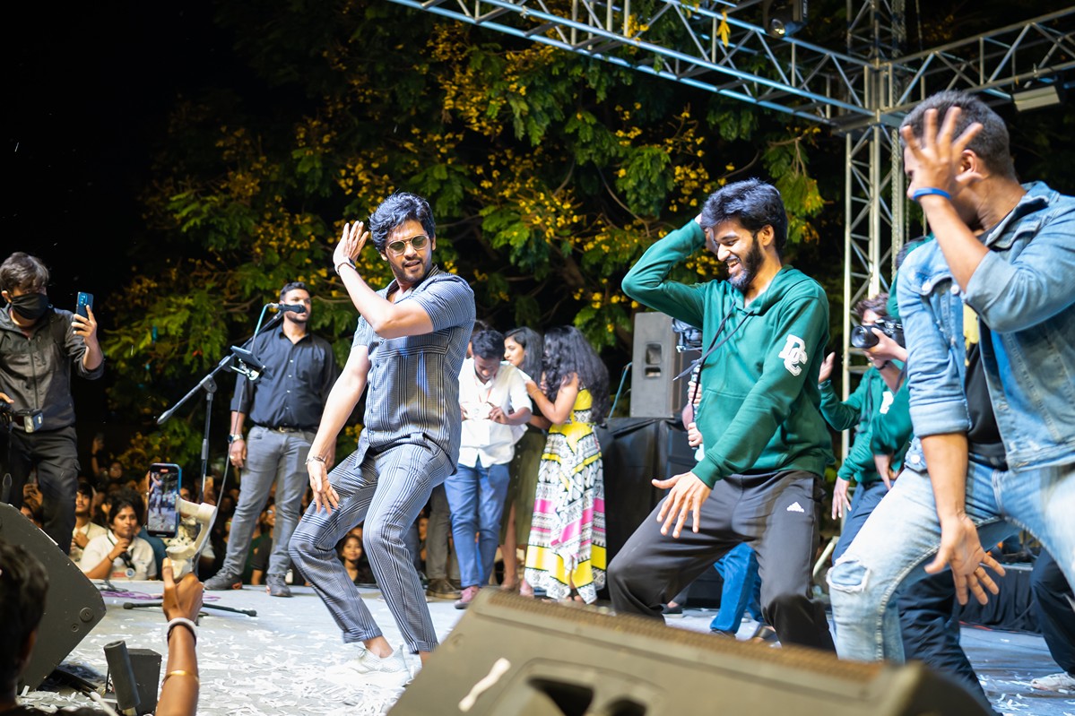 Miss Shetty Mister Polishetty (4)