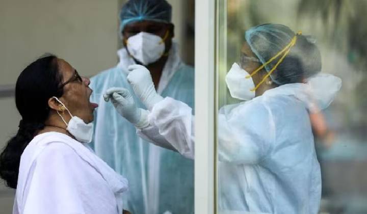 Covid-19: స్వల్పంగా తగ్గిన కరోనా కేసులు.. కొత్త కేసులు ఎన్నంటే..?