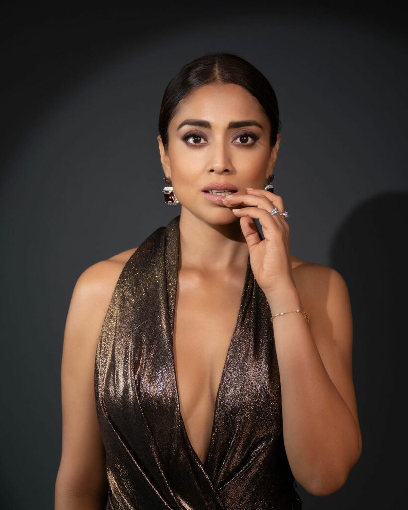 Shriya Saran (12)