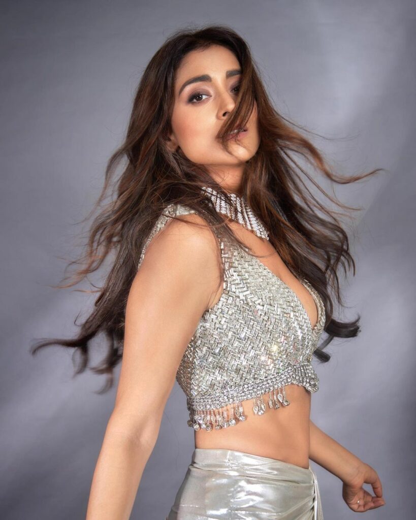 Shriya Saran (5)