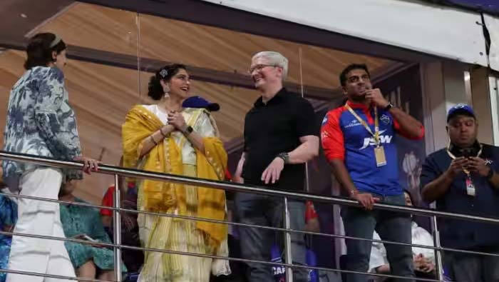 Tim Cook : ఆ హీరోయిన్ తో కలిసి మ్యాచ్ చూసిన యాపిల్ సీఈఓ