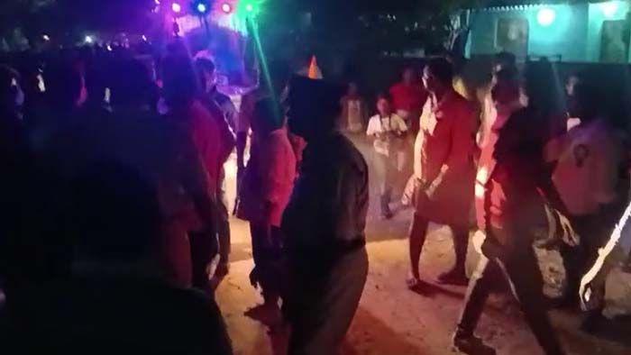 Tension in Suryapet: తిమ్మారెడ్డిగూడెంలో ఉద్రిక్తత.. పోలీసులకు వ్యతిరేకంగా నినాదాలు