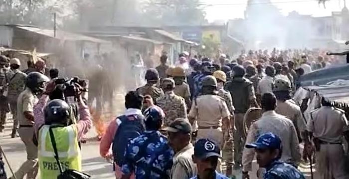 Violence in Bengal : బెంగాల్‌లో మరోసారి హింస.. కలిగంజ్‌లో చెలరేగిన ఘర్షణలు