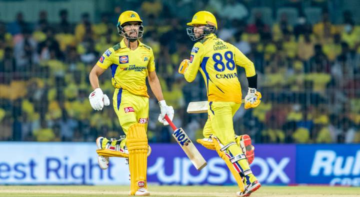 IPL 2023 : దూకుడుగా బ్యాటింగ్ మొదలుపెట్టిన చెన్నై