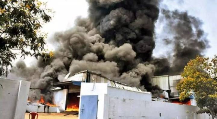 Fire Accident : హైదరాబాద్‎లో భారీ అగ్ని ప్రమాదం.. ఉవ్వెత్తున ఎగిసిపడుతున్న మంటలు
