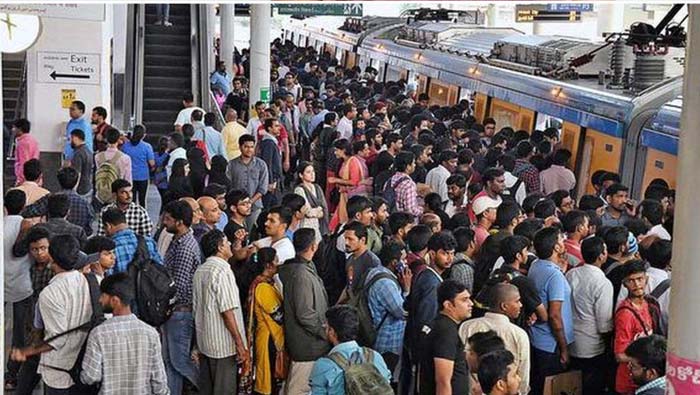 Metro : ఎండ దెబ్బకు.. నిండిన మెట్రో
