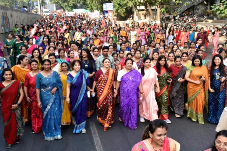 Saree Walkathon : సూరత్ లో ‘శారీ వాకథాన్’.. చీరలో ముద్దుగా ముద్దుగుమ్మలు