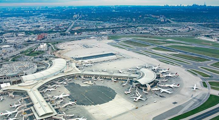 Canada : కెనడాలో గోల్డ్ కంటైనర్‎ను కొట్టేసిన కేటుగాళ్లు